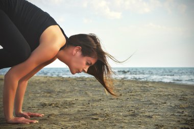 Pratik Yoga çeşitli teşkil etmektedir (asana kadın)