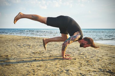 Pratik Yoga çeşitli teşkil etmektedir (asana kadın)