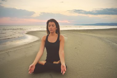 Pratik Yoga çeşitli teşkil etmektedir (asana kadın)