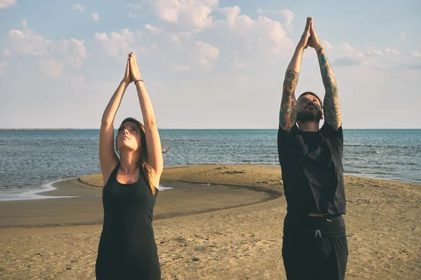 Mujer practicando yoga en varias poses (asana ) — Foto de Stock