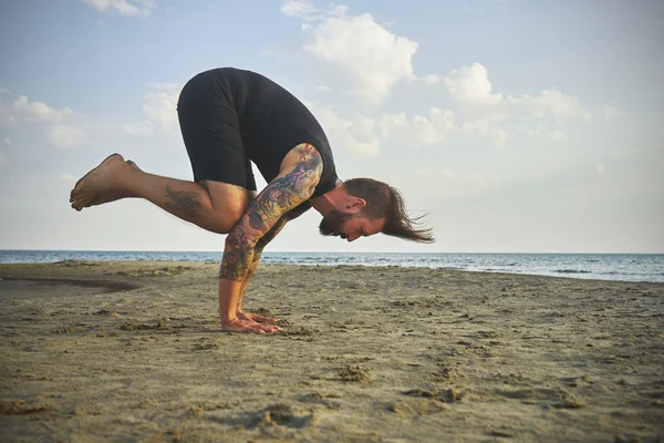 Mujer practicando yoga en varias poses (asana ) — Foto de Stock