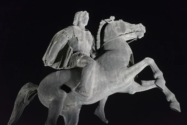 Standbeeld van Alexander de grote in de nacht. Thessaloniki Stad, Griekse — Stockfoto
