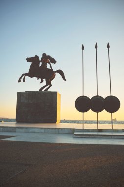 İskender büyük heykel batımında silüeti. Thessaloniki