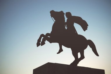 İskender büyük heykel batımında silüeti. Thessaloniki