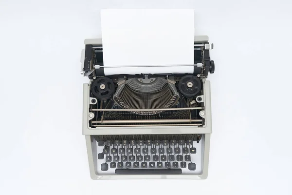 Machine à écrire vintage sur fond blanc — Photo