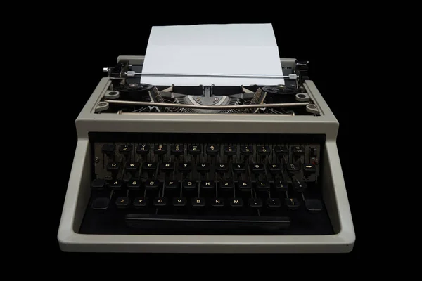 Винтажная пишущая машинка на черном фоне — стоковое фото