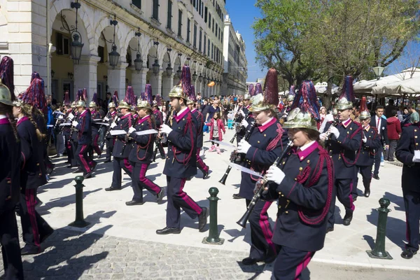 CORFU, GREECE - MARCH 25, 2017: Philharmonic musicians in the customary lament procession on the morning of national day of freedom, at the old town of Corfu. — Stock Photo, Image