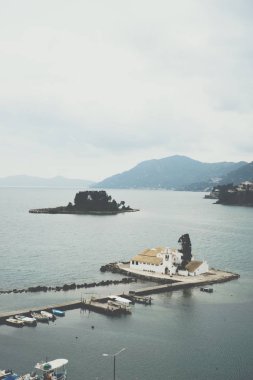 Corfu, Pontikonisi Island Vlacherna Manastırı ve fare adada