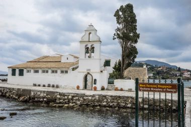 Corfu, Pontikonisi Island Vlacherna Manastırı ve fare adada