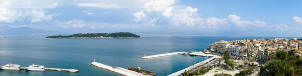 Vista del puerto de la ciudad de Corfú, Grecia — Foto de Stock