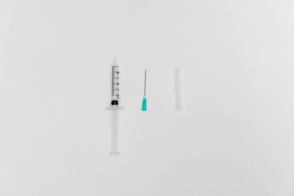 Siringa medica isolata su fondo bianco — Foto Stock