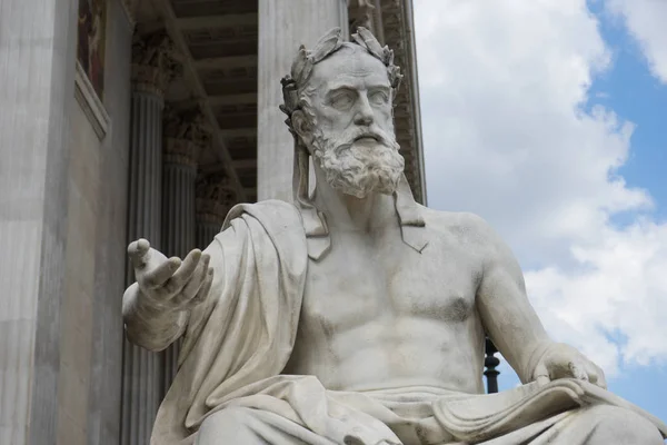 Retrato de la estatua de piedra del filósofo griego Jenofonte en fr —  Fotos de Stock