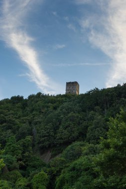 Morfonou Kulesi, Amalfi m 'nin terk edilmiş Anıtı