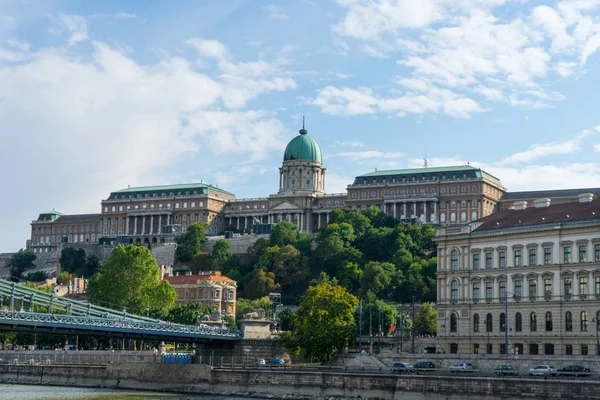 Vue du château de Buda à Budapest depuis le Danube — Photo