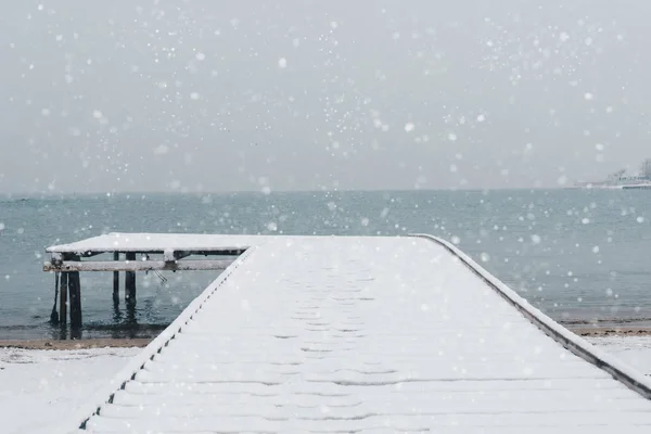 海による雪景色 — ストック写真