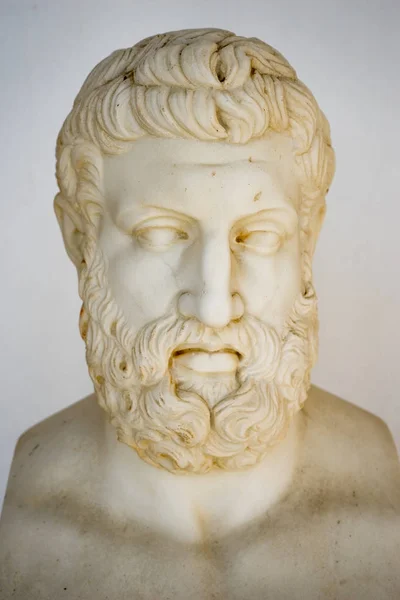 Filosofen byst placeras i Achillion Palace, Korfu, Grekland — Stockfoto