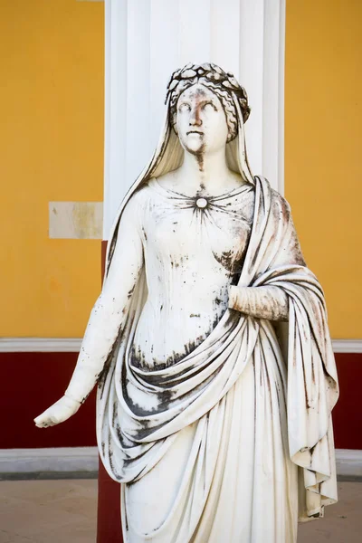 Statua muzy w Achillion Palace na wyspie Korfu Grecja — Zdjęcie stockowe