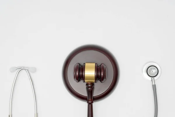 裁判官小槌と聴診器 医療過誤 法的システムの概念 ロイヤリティフリーのストック写真