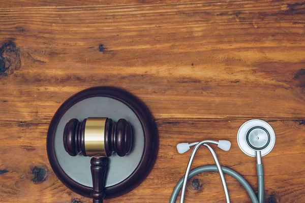 Stéthoscope Avec Marteau Juge Notion Santé Médecine Faute Professionnelle Système Images De Stock Libres De Droits