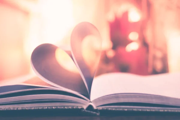 kağıt üzerinde romantik kalp