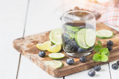 tatlı yabanmersini limonata