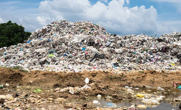 Endlos Großer Müllhaufen Auf Deponie — Stockfoto