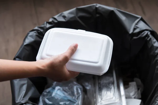 Çöp Geri Dönüşüm Kutusu'na koyarak el