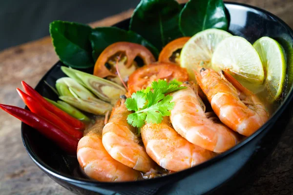 Thailändsk Mat Närbild Tom Yum Goong Kryddig Syrlig Soppa Med — Stockfoto