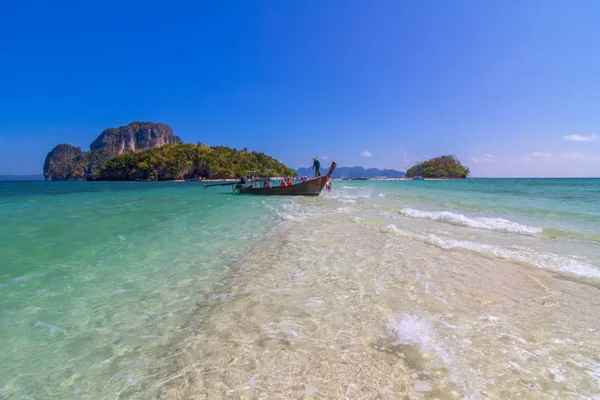 güzel beyaz kum plaj ve temiz su krabi Thailand