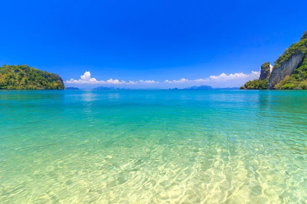 Tropikal plaj Andaman Denizi, Krabi, Tayland