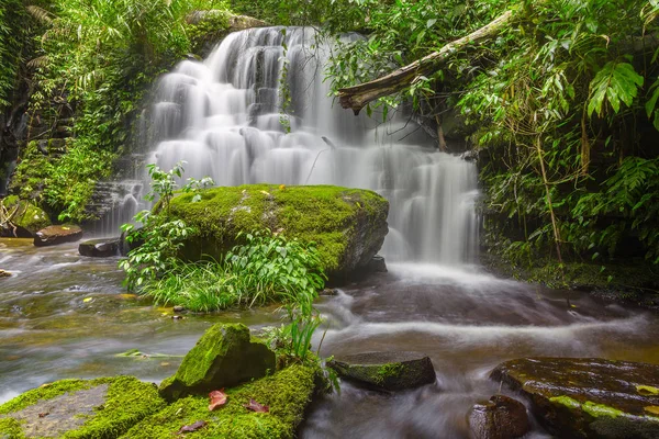 Cascata Mun Daeng Bellissima Cascata Nella Foresta Profonda Del Parco — Foto Stock