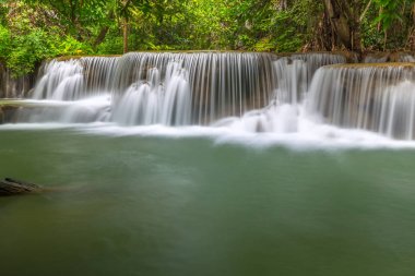 Huay Mae Kamin şelale Kanchanaburi il içinde. Tayland