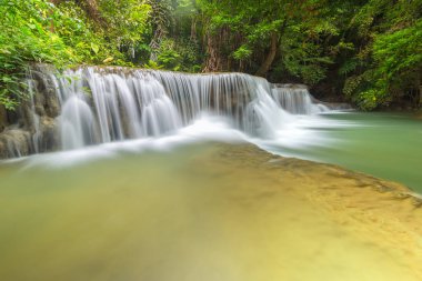 Huay Mae Kamin şelale Kanchanaburi il içinde. Tayland