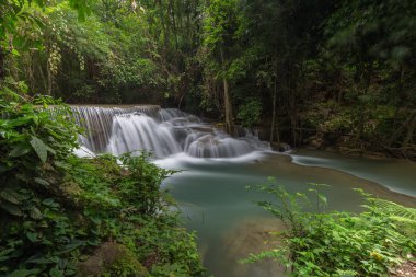 Huay Mae Kamin şelale Kanchanaburi il içinde. Tayland