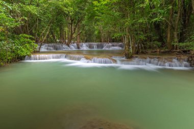 Huay Mae Kamin şelale Kanchanaburi il içinde. Tayland