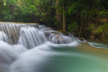 Huay Mae Kamin şelale Kanchanaburi il içinde. Tayland