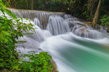  Huay Mae Kamin Waterfall Khuean Srinagarindra Milli Parkı'nda, Kanchanaburi il. Tayland