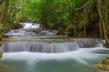 Huay Mae Kamin şelale Kanchanaburi il içinde. Tayland