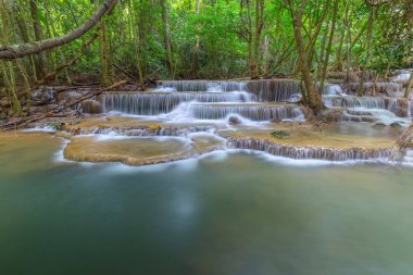 Huay Mae Kamin şelale Kanchanaburi il içinde. Tayland
