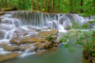 Huay Mae Kamin şelale Kanchanaburi il içinde. Tayland