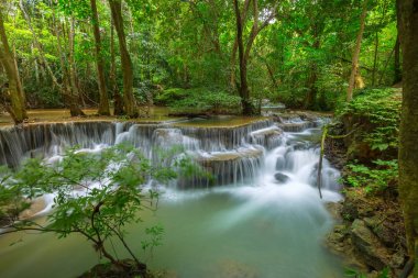 Huay Mae Kamin şelale Kanchanaburi il içinde. Tayland