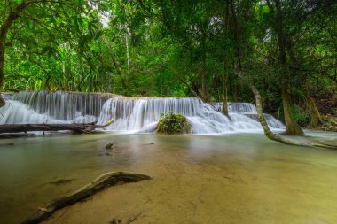 Huay Mae Kamin şelale Kanchanaburi il içinde. Tayland