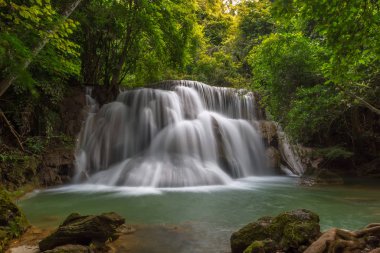 Huay Mae Kamin şelale Kanchanaburi il içinde. Tayland