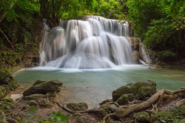 Huay Mae Kamin şelale Kanchanaburi il içinde. Tayland