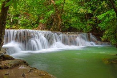 Huay Mae Kamin şelale Kanchanaburi il içinde. Tayland