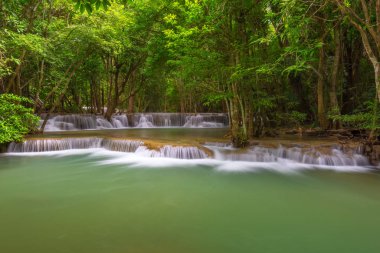 Huay Mae Kamin şelale Kanchanaburi il içinde. Tayland