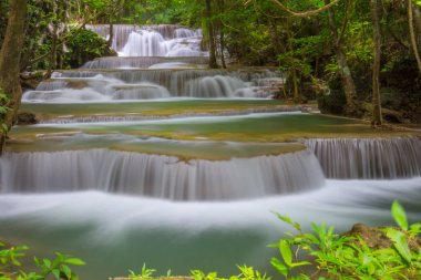 Huay Mae Kamin şelale Kanchanaburi il içinde. Tayland