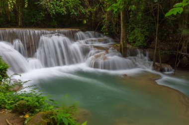 Huay Mae Kamin şelale Kanchanaburi il içinde. Tayland