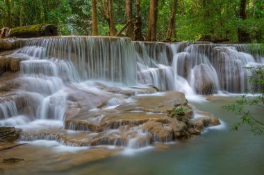 Huay Mae Kamin şelale Kanchanaburi il içinde. Tayland