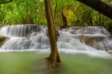 Huay Mae Kamin şelale Kanchanaburi il içinde. Tayland